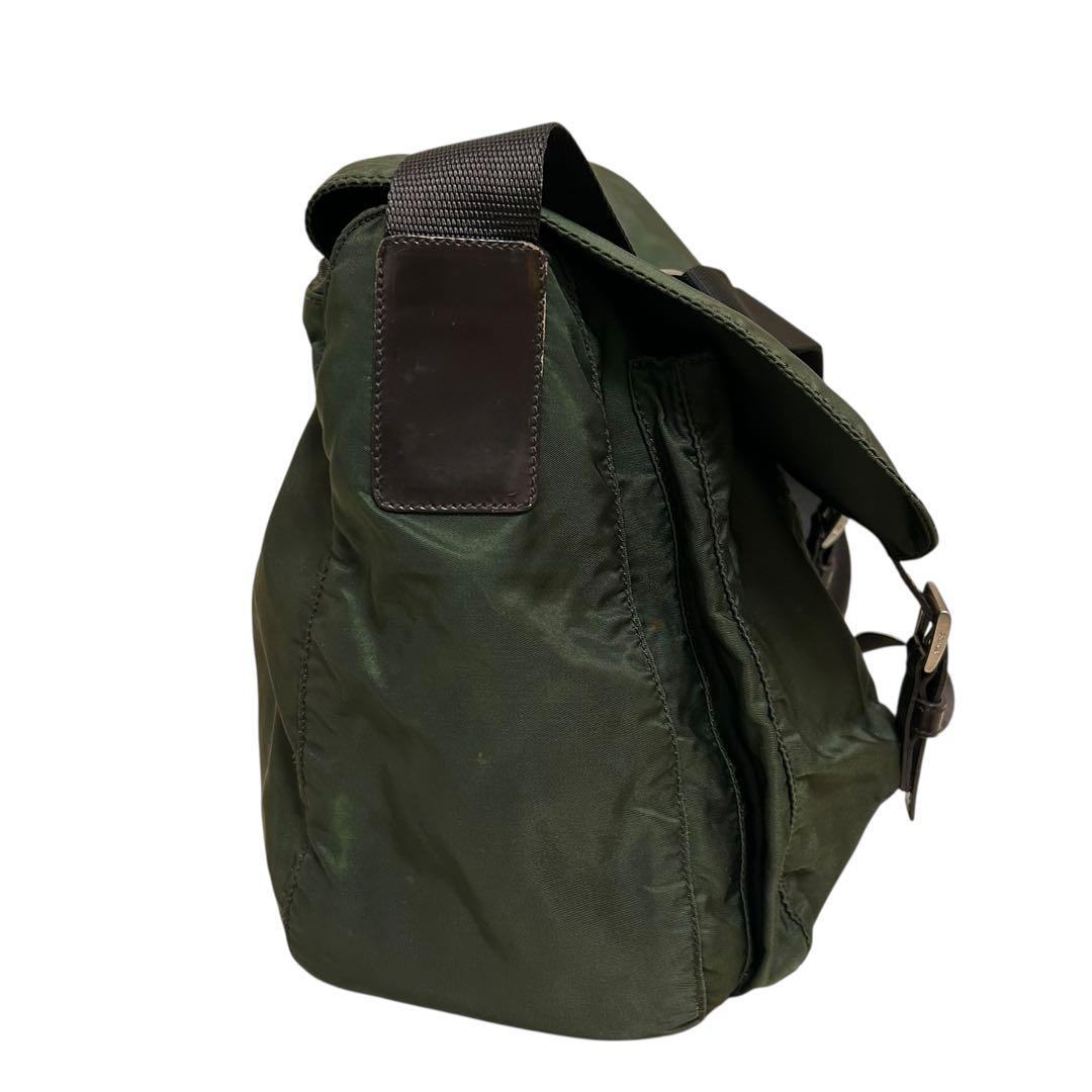 PRADA ショルダーバッグ　ナイロン　カーキ　プラダ　メッセンジャーバッグ