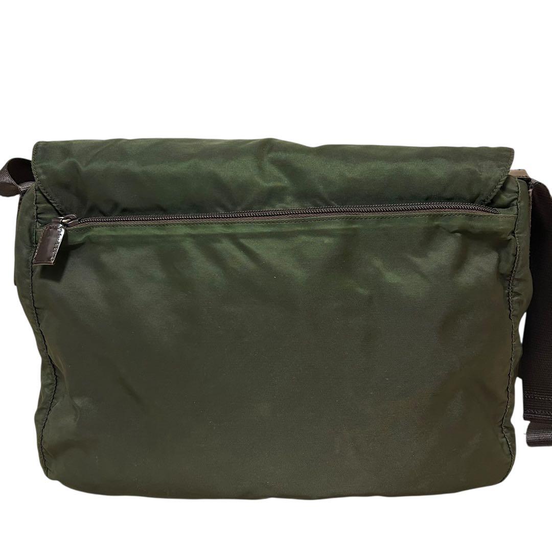 PRADA ショルダーバッグ　ナイロン　カーキ　プラダ　メッセンジャーバッグ