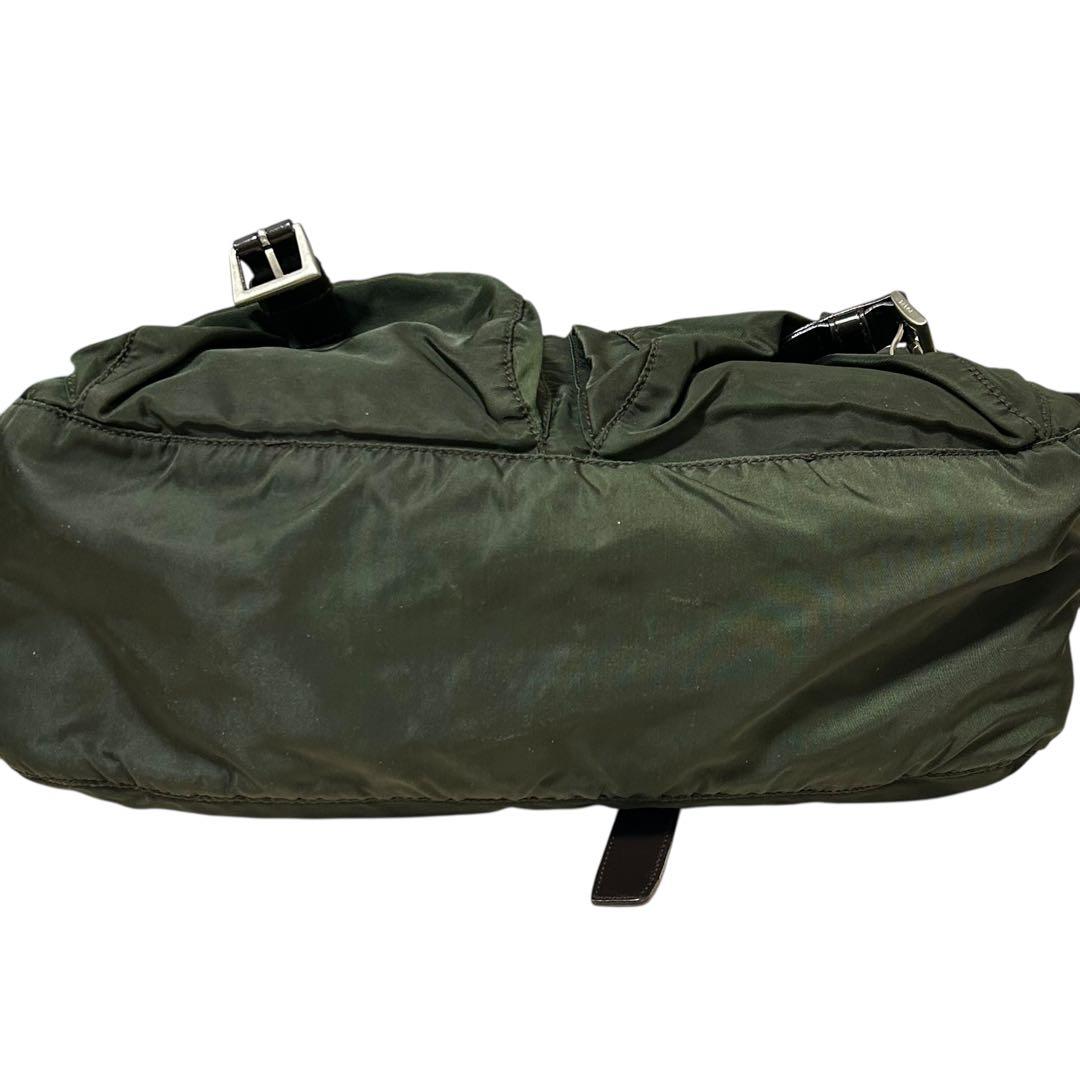 PRADA ショルダーバッグ　ナイロン　カーキ　プラダ　メッセンジャーバッグ