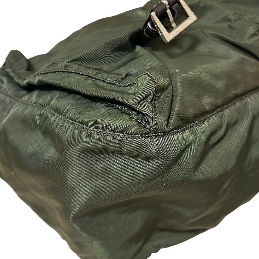 PRADA ショルダーバッグ　ナイロン　カーキ　プラダ　メッセンジャーバッグ