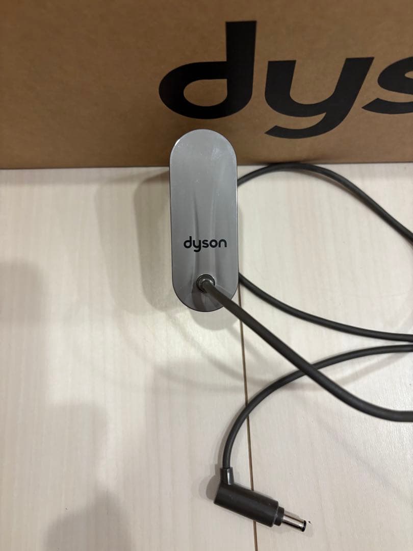 ★ダイソン★ 美品！Dyson V8 Slim Fluffy Extra