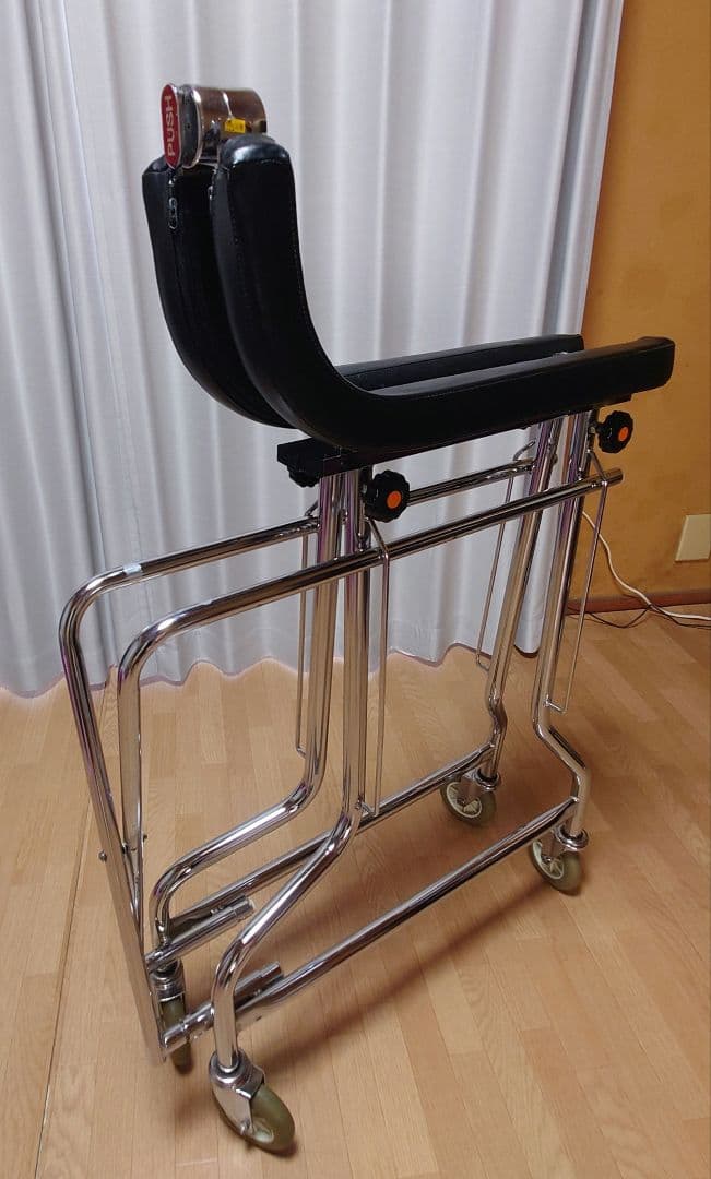 スチール製歩行器 　折りたたみ、高さ調整可能。介護、リハビリに！