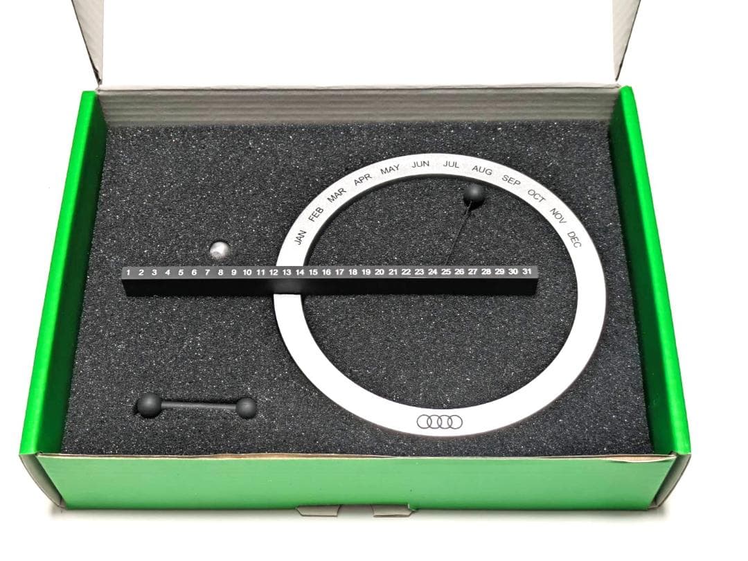 新品】MoMA パーペチュアルカレンダー ☆Audiオリジナル☆ - メルカリ