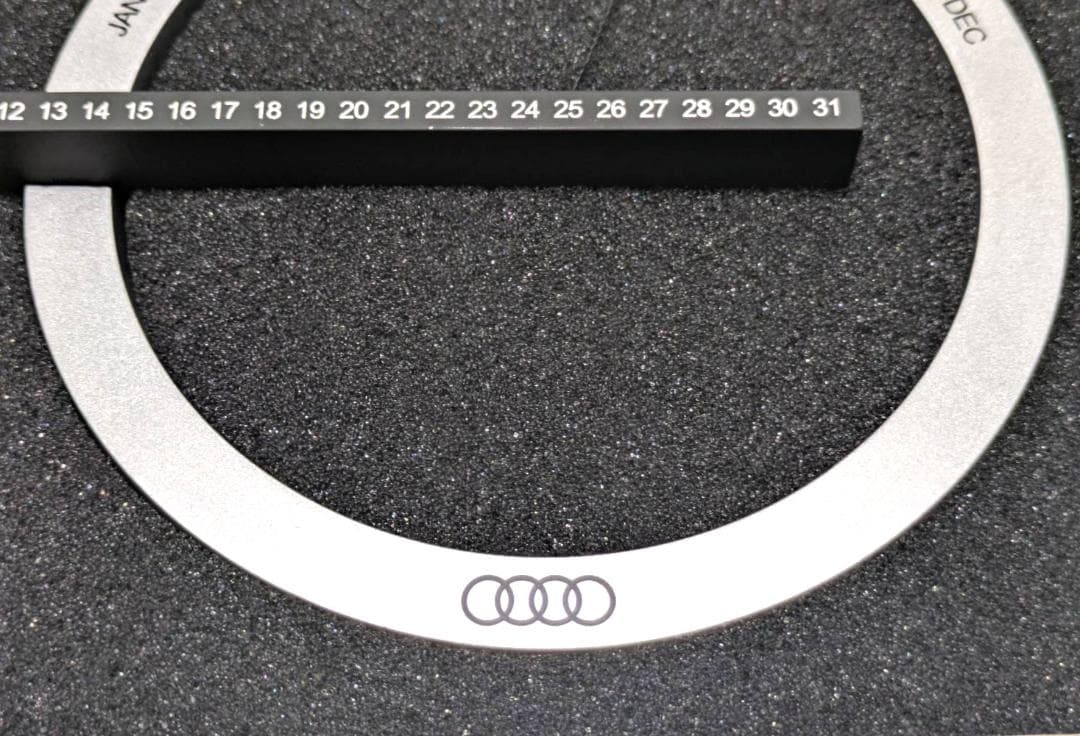 新品】MoMA パーペチュアルカレンダー ☆Audiオリジナル☆ - メルカリ