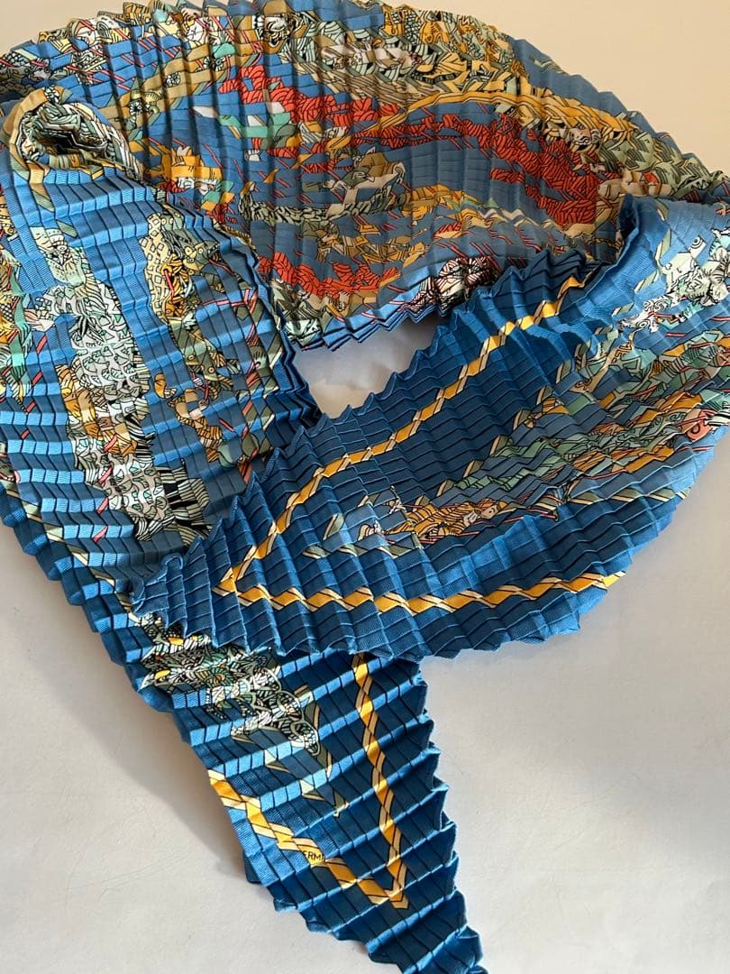 Hermes エルメス　カレ　ギャザー　プリーツ　 マリオネットの時間