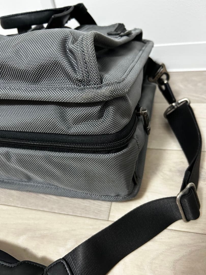 【セール❣️】トゥミ　TUMI　ビジネスバッグ　2way　限定色グレー 2層式