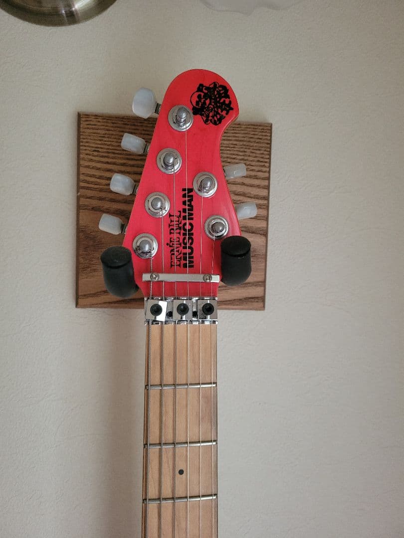 Sterling by MUSICMAN　AX40 ピンク塗装　ミュージックマン