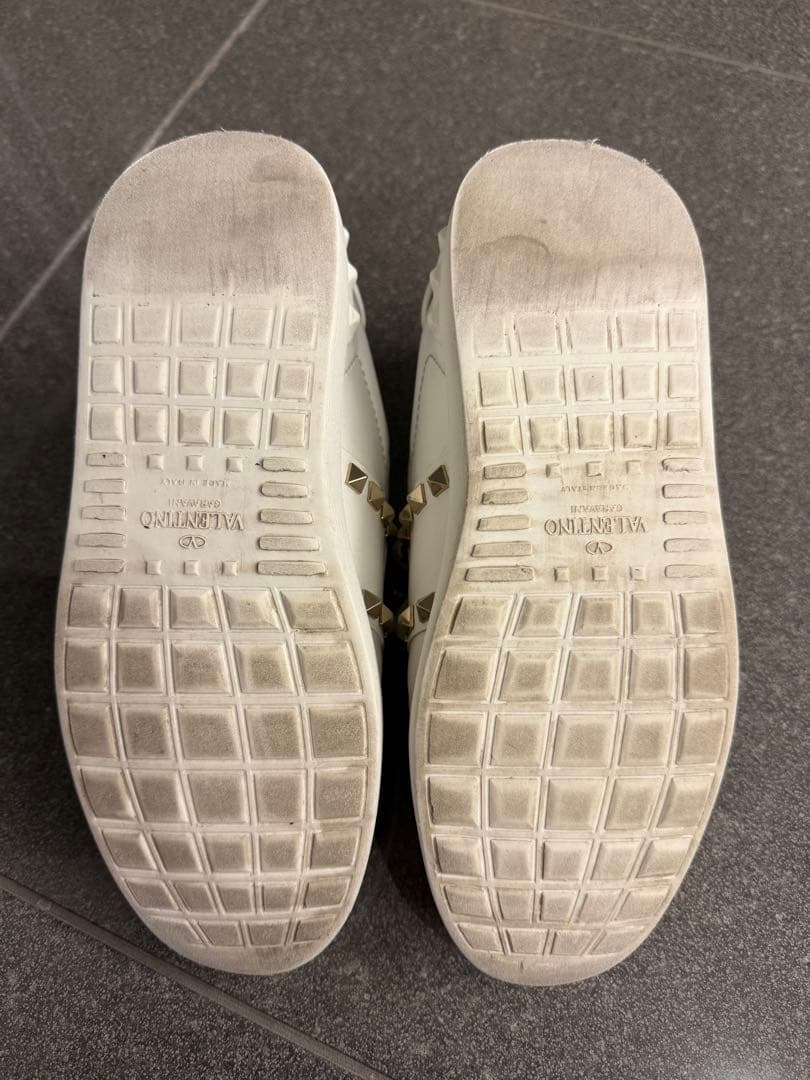 クリーニング済み　美品！Valentino スタッズ付きホワイトスニーカー