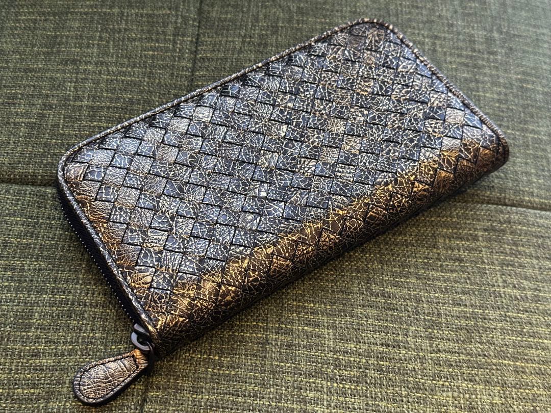 未使用品 ボッテガ・ヴェネタ イントレチャート　ダークゴールド長財布