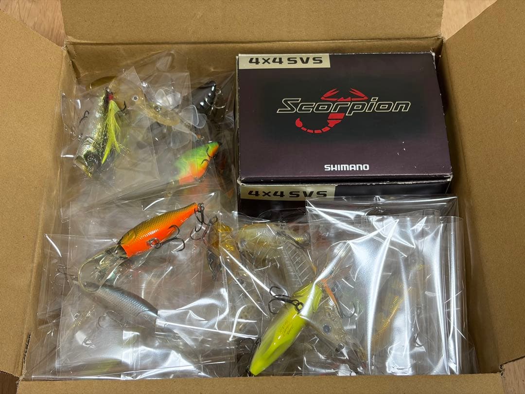 バス釣り引退セット　ルアー41個、ベイトリール（スコーピオン1000）