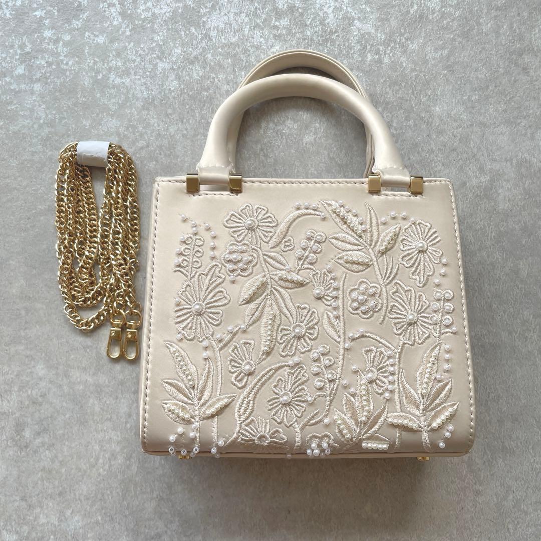 新品同様ZARA サテン風フェイクパールバッグ エクリュ チェーン