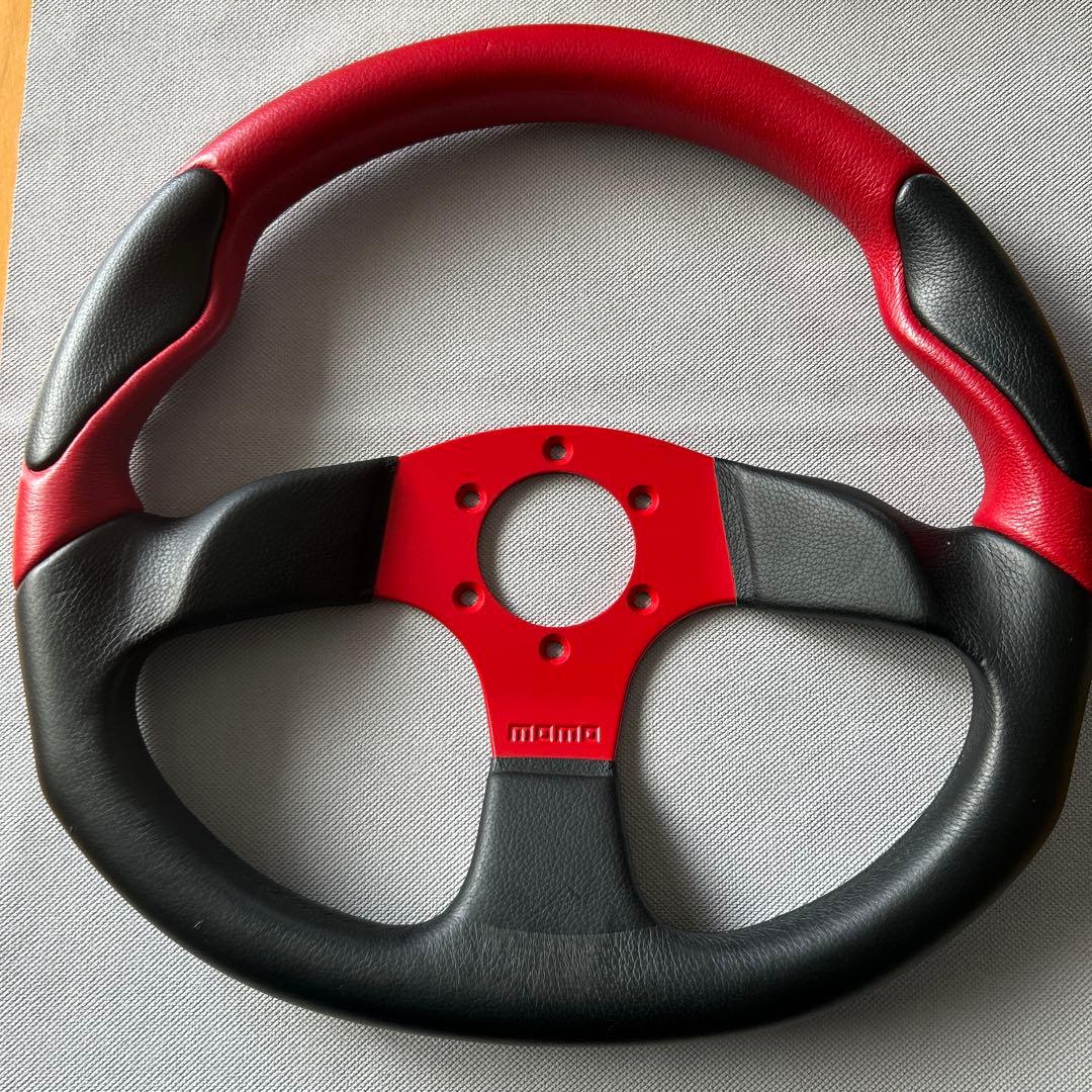 MOMO スポーツステアリング コマンド レッド/ブラック