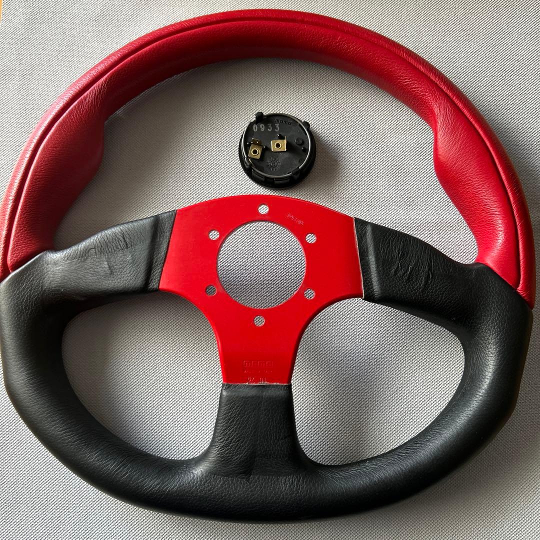 MOMO スポーツステアリング コマンド レッド/ブラック