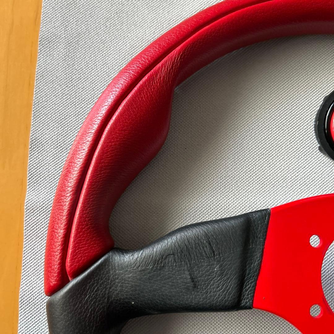 MOMO スポーツステアリング コマンド レッド/ブラック