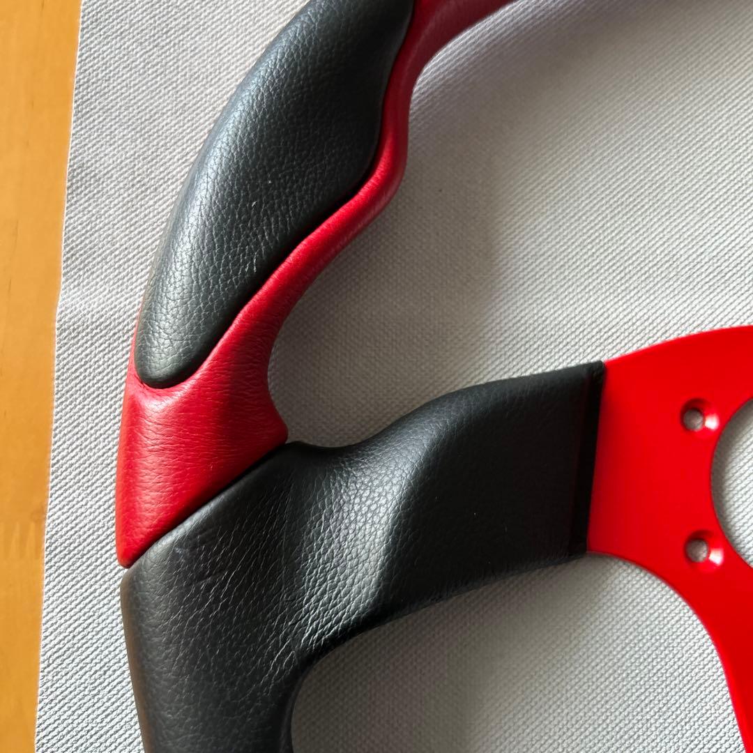 MOMO スポーツステアリング コマンド レッド/ブラック