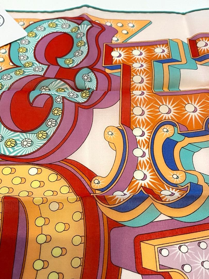 新品未使用　エルメス　ハンカチーフ《エルメス・エレクトリック》