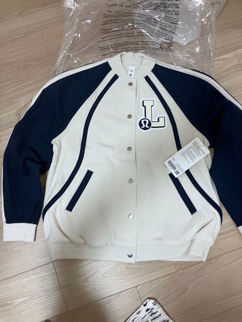 ルルレモン　Scuba オーバーサイズ カレッジスタイルジャケット