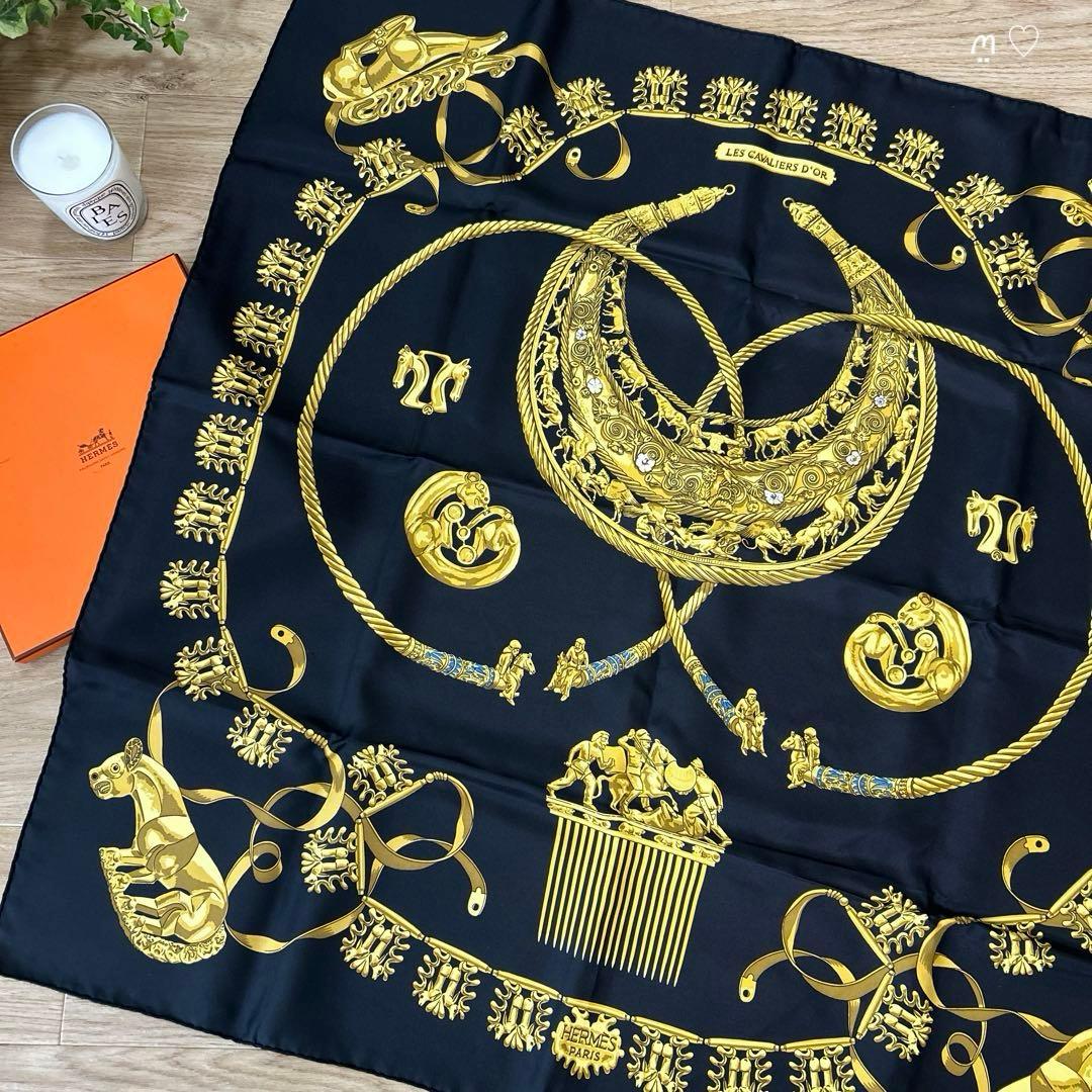 HERMES エルメス カレ90 黄金の騎士 シルクスカーフ ブラック/ゴールド