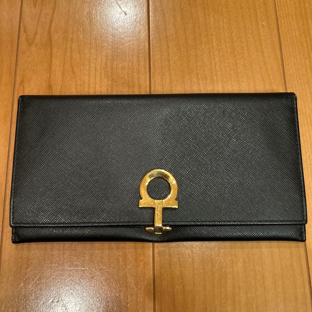 サルヴァトーレ フェラガモ 長財布 ガンチーニ 黒