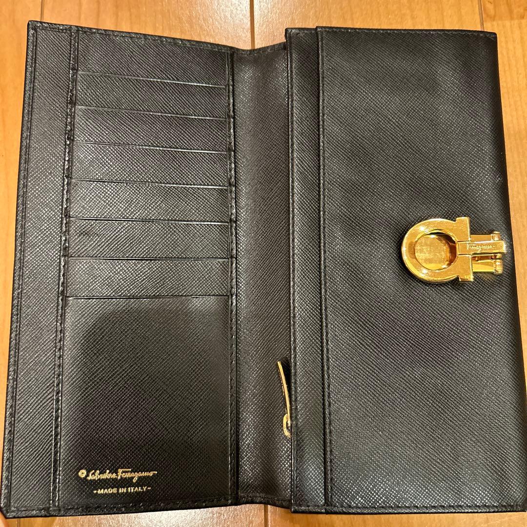 サルヴァトーレ フェラガモ 長財布 ガンチーニ 黒