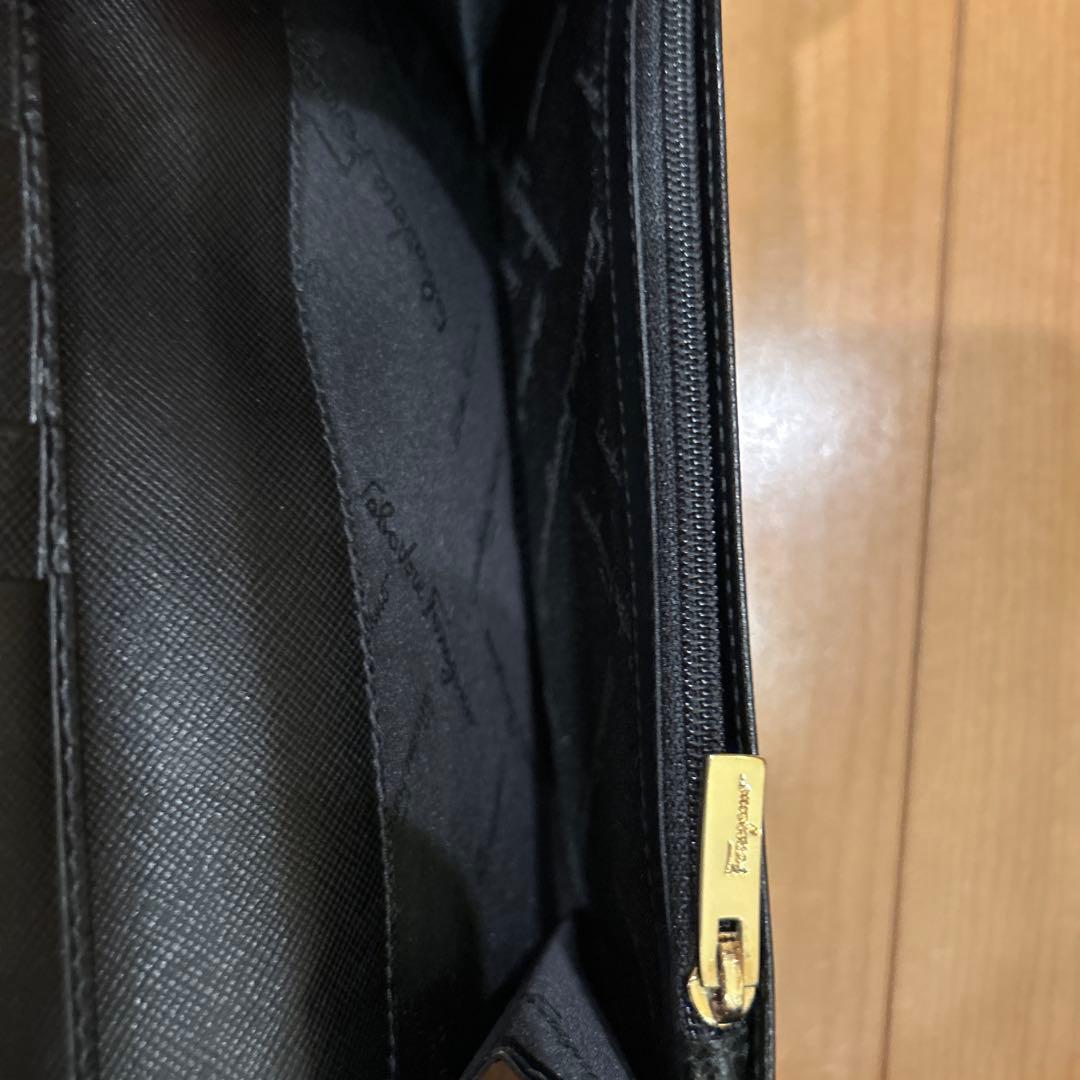 サルヴァトーレ フェラガモ 長財布 ガンチーニ 黒