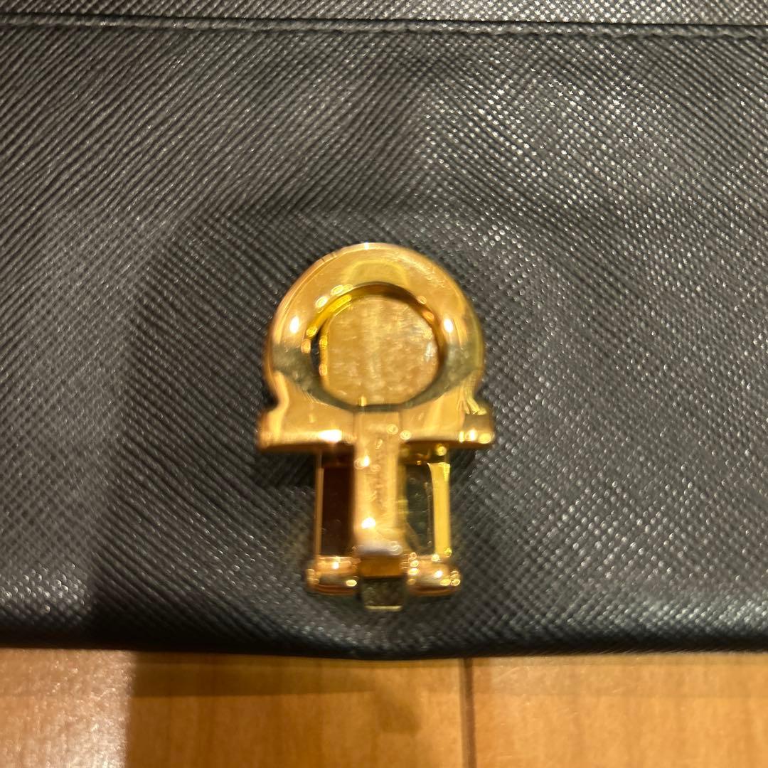 サルヴァトーレ フェラガモ 長財布 ガンチーニ 黒