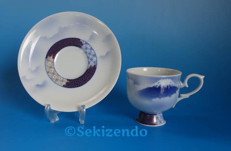 有田焼 染錦 深川製磁　富士山　カップ＆ソーサー　高台 碗皿 共箱 ２489