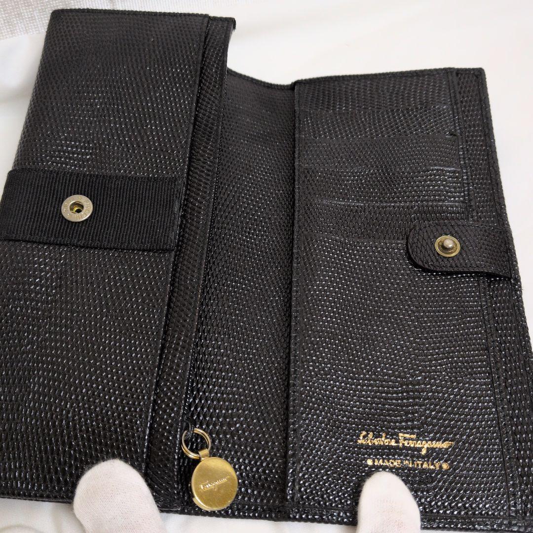 しろくまさん✿サルバトーレフェラガモカーフ型押し ヴァラ長財布美品✿