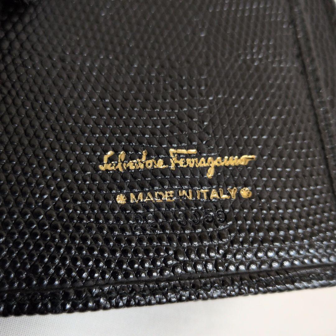 しろくまさん✿サルバトーレフェラガモカーフ型押し ヴァラ長財布美品✿