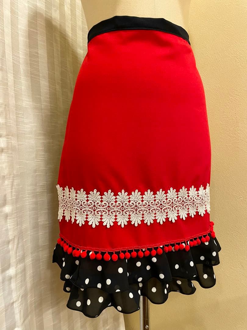 【在庫処分】最終お値下げ　エプロン　スクエア　赤　黒×白小水玉フリル　幅広レース