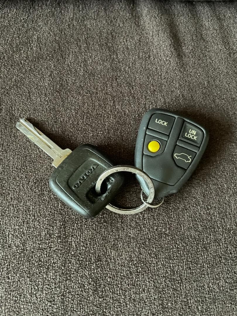 ボルボ キーとキーレスエントリーリモコン - メルカリ