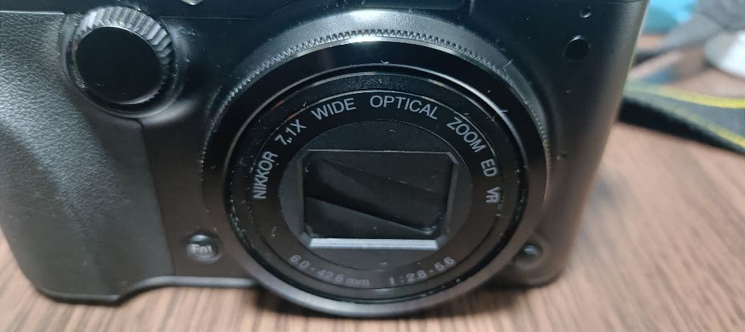 Nikon COOLPIX P7100（デジタルカメラ）※ジャンク