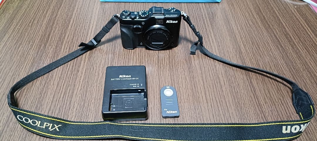 Nikon COOLPIX P7100（デジタルカメラ）※ジャンク