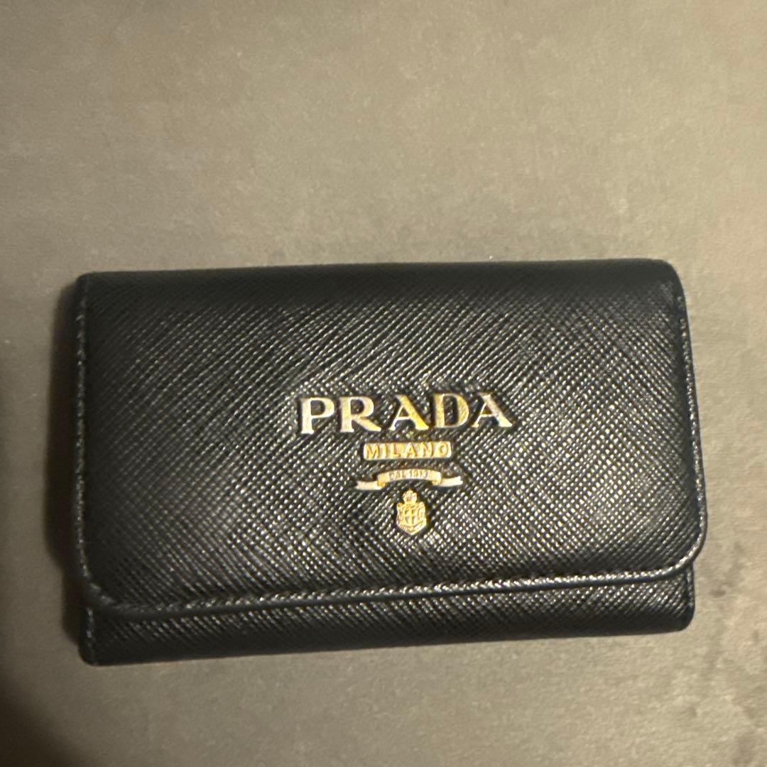 値下げ不可！PRADA ブラック レザー キーケース
