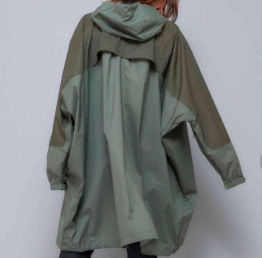 美品！ノースフェイス　タグアンポンチョ　Mサイズ　カーキ　グリーン　ニュートープ