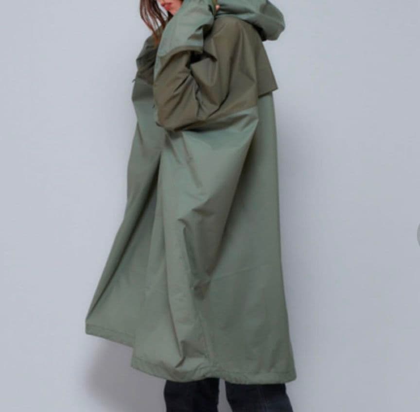 美品！ノースフェイス　タグアンポンチョ　Mサイズ　カーキ　グリーン　ニュートープ