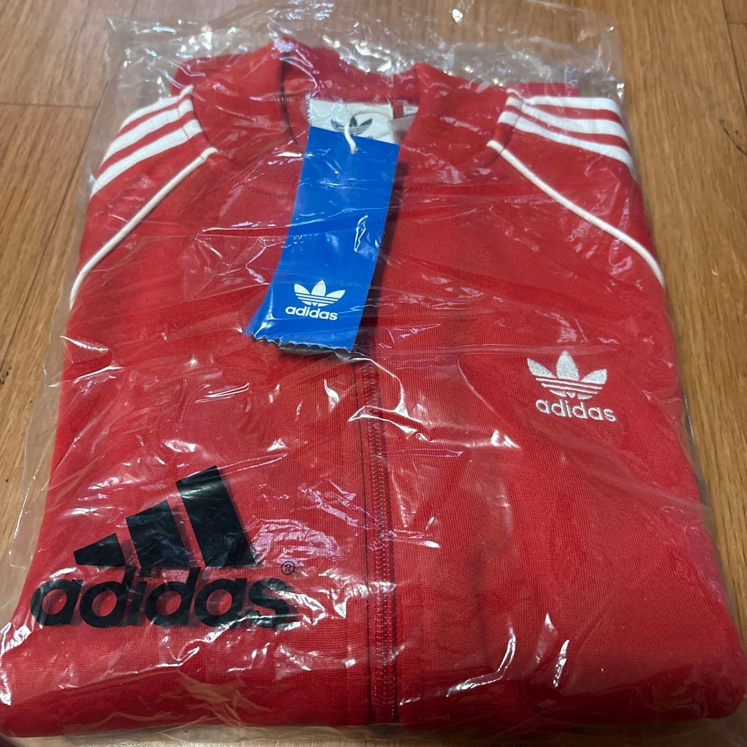 新品未使用adidas レッド ジップアップジャケット