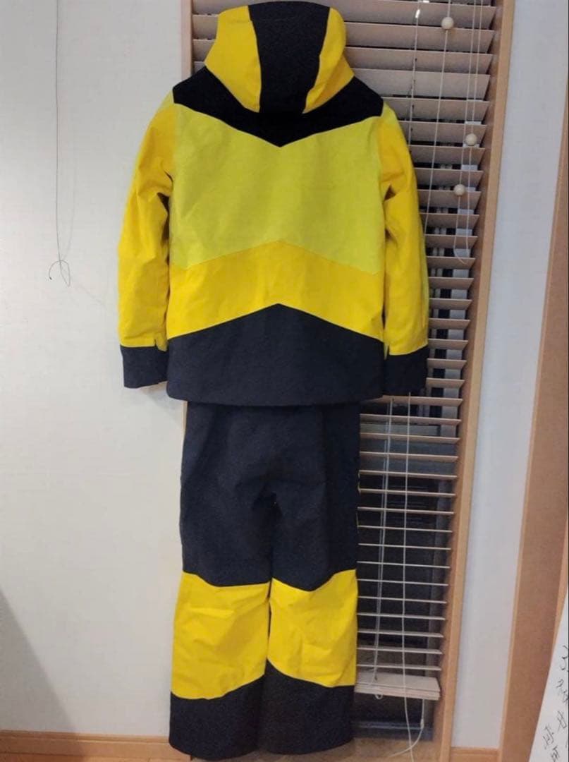 ピークパフォーマンススキースノボウェアー ブラックイエロー上160下150