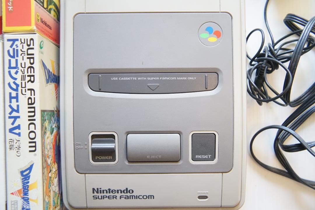 任天堂　スーパーファミコン本体、　ソフト8点　作動確認