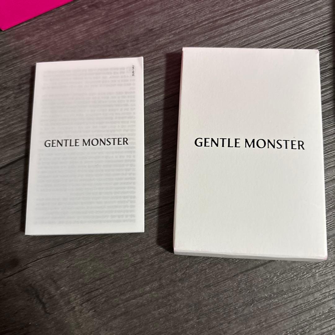 小物 GENTLE MONSTER atomic 02