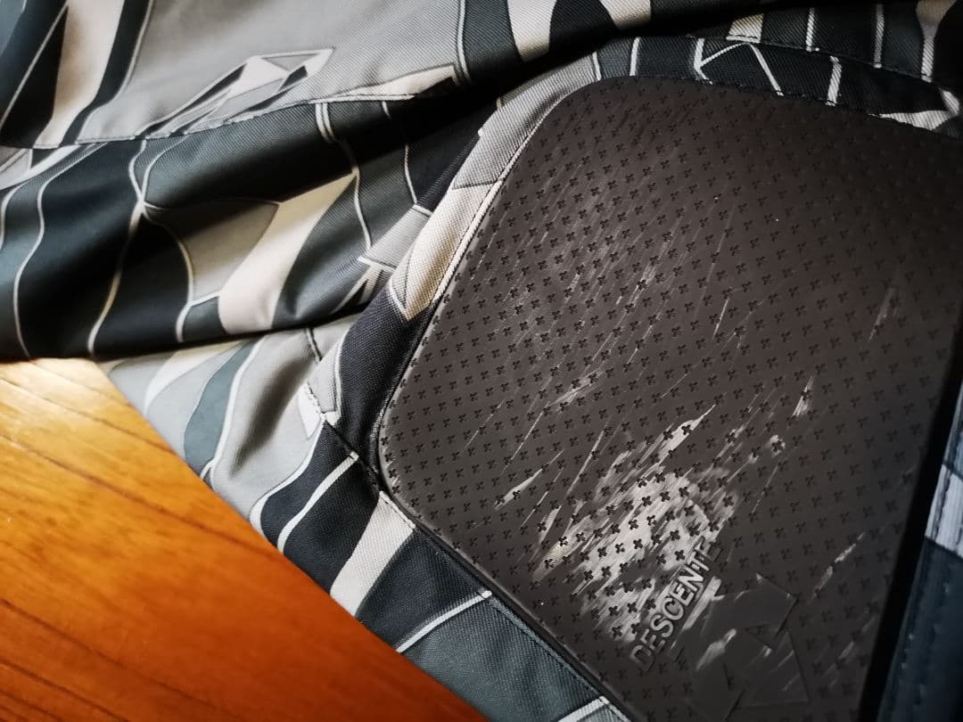 ☆即発送☆デサント　メンズXO スキーウェア　エメラルドグリーン　上下セット