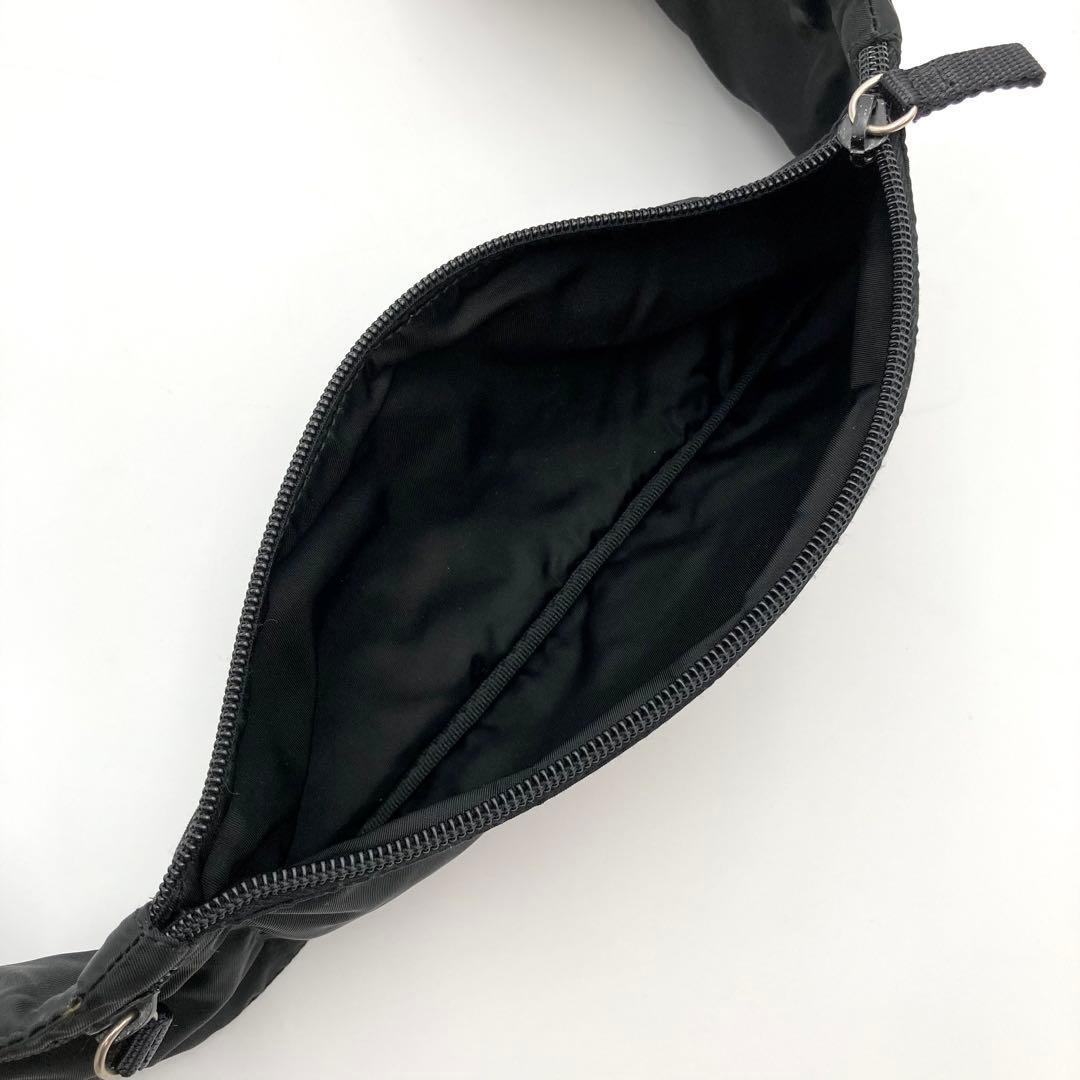 ゆう✨ PRADA ボディバッグ 黒 テスートナイロン 三角ロゴ 男女