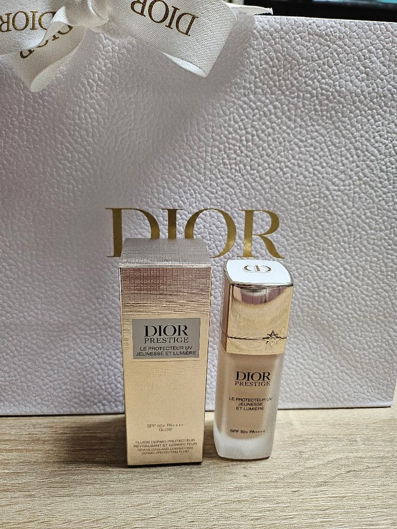 ディオール　プレステージ ホワイト ルプロテクターUVルミエール　シアーグロウ