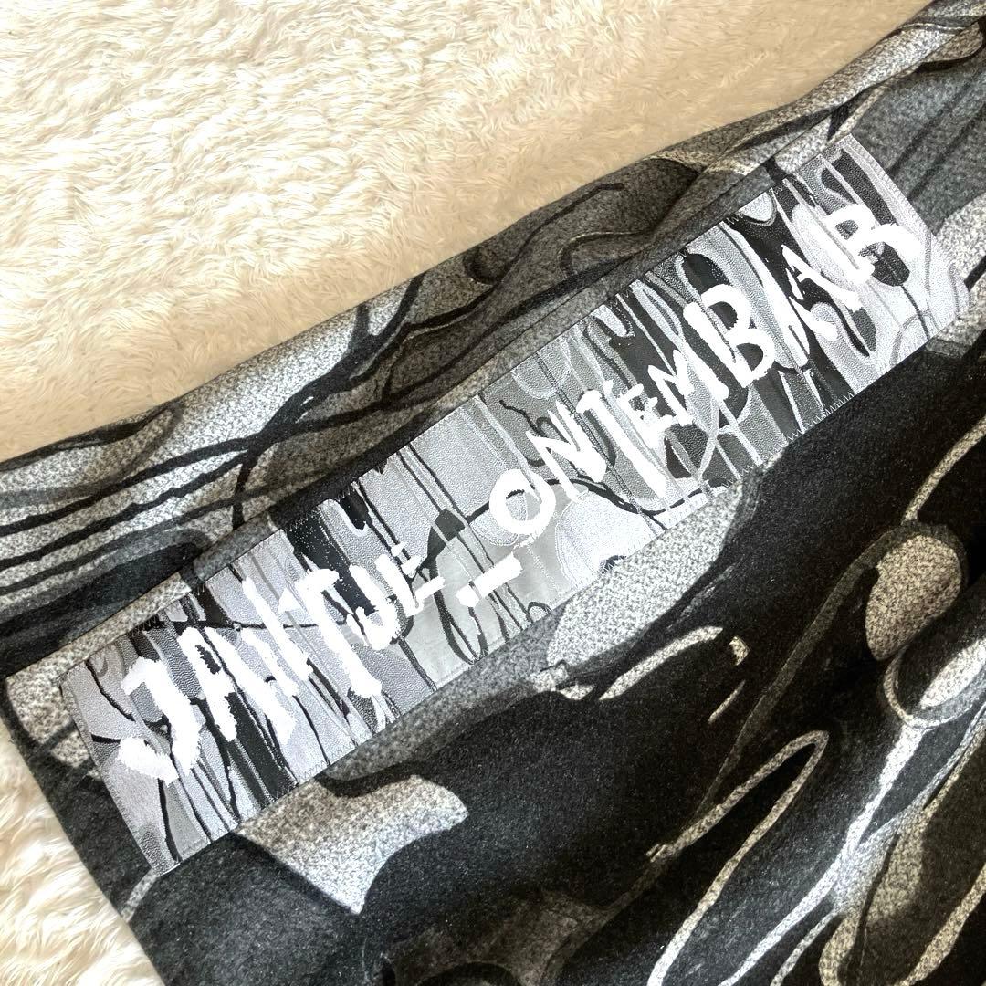 【美品】ヤンチェオンテンバール　高級ウールリバーシブルコート　モノトーンアート柄