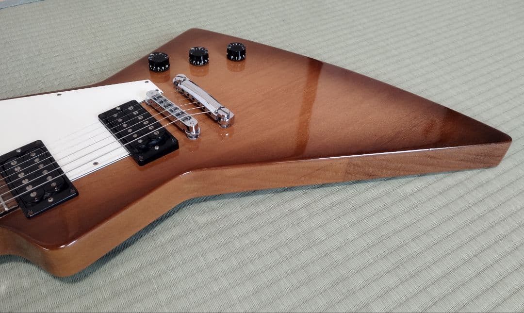 ギブソンエクスプローラー96製Limitid中古です。取りに来れる方のみ。