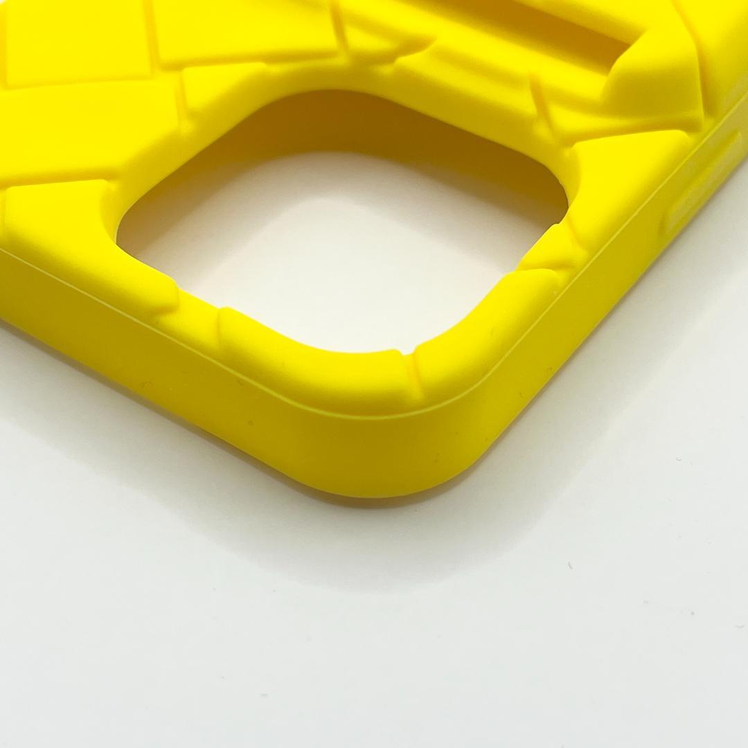 【新品】ボッテガ iPhone 13 PRO シリコンケース カードスロットつき