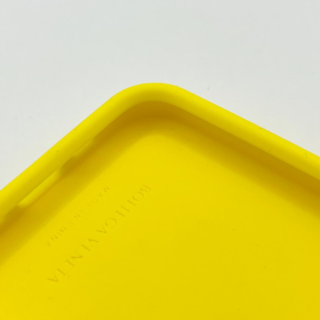 【新品】ボッテガ iPhone 13 PRO シリコンケース カードスロットつき