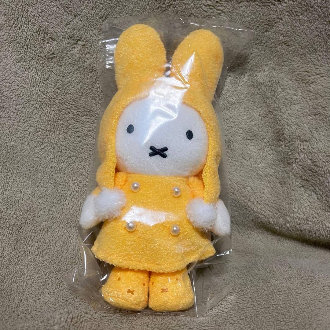 お月さま&お星さまとふゆのひミッフィー 」きいろのマスコットキー