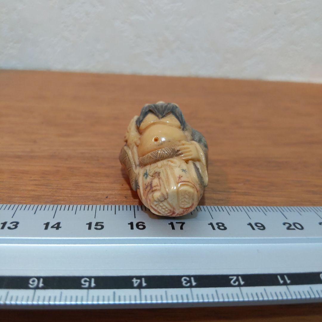 時代提物 縁起物彩色根付 天然素材 在銘【唐仙人】高さ約4.1cm 重さ約14ｇ