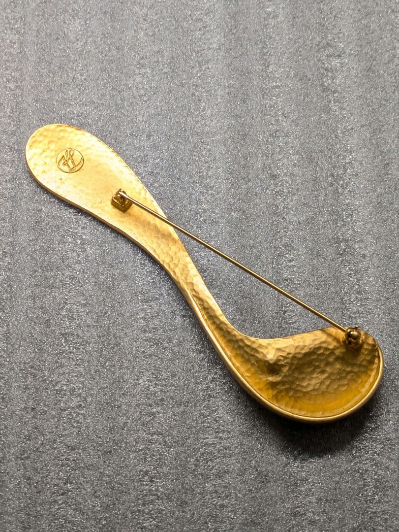 KARL LAGERFELD カールラガーフェルド ブローチ B174